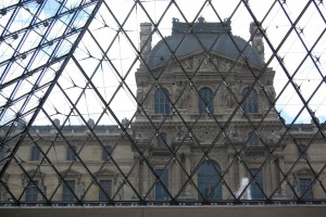 Last_Minute_Vacations-Inside_the_Pyramid-Louvre_museum